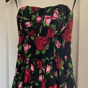 Amazing floral betsey johnson dress 🌹
